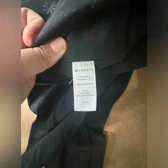 Athleta Black Leggings With Pockets Perforated Bottom Women’s Size Small - Picture 7 of 10